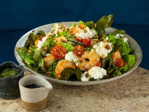 Salada com Camarao